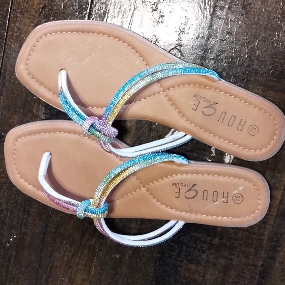 Slippers - Picture 2 of 3